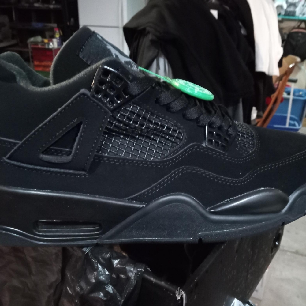 Jordan 4 black cat